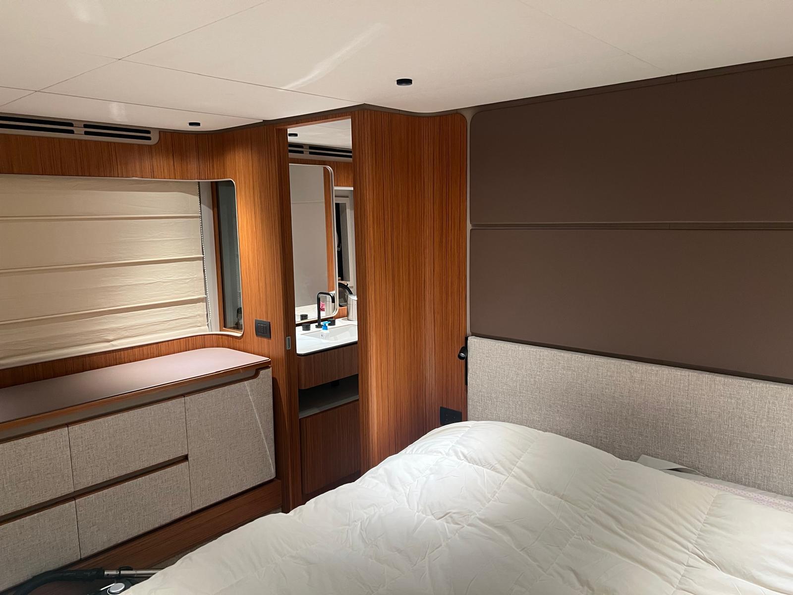 2025 FERRETTI YACHTS 670 